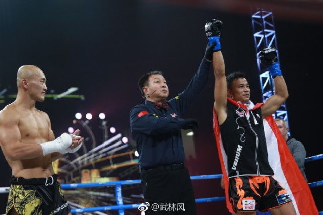 武僧一龙故意伸头被别人ko,一龙2分30秒被ko