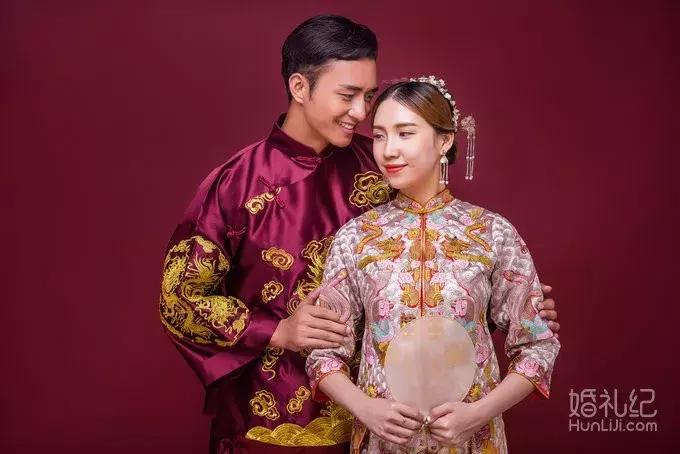 婚纱照挂在卧室床对面的墙上好吗,主婚纱照摆放在卧室的最佳效果图