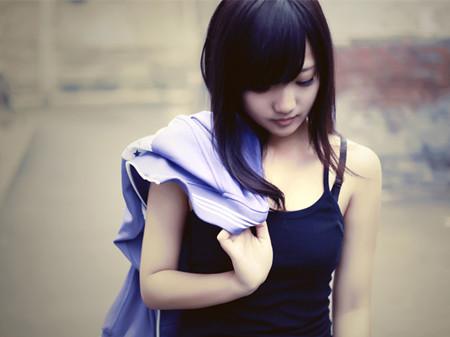 13岁小学生身孕八月仍上课,16岁高中生操场产婴!谁是“祸首”?