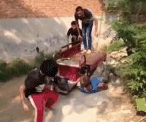 姑娘也是心大，用来洗下面的东西也要喝