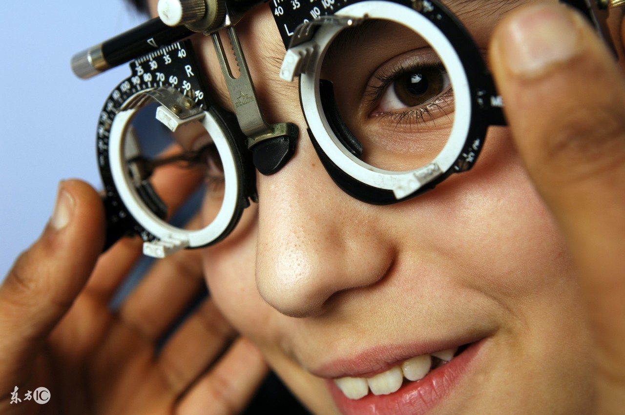 左耳严重耳鸣几乎失聪,老人为什么突然耳鸣失聪