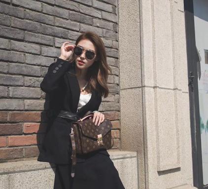 怎样鉴别lv邮差包真假,lv三合一男款邮差包怎么鉴定真假