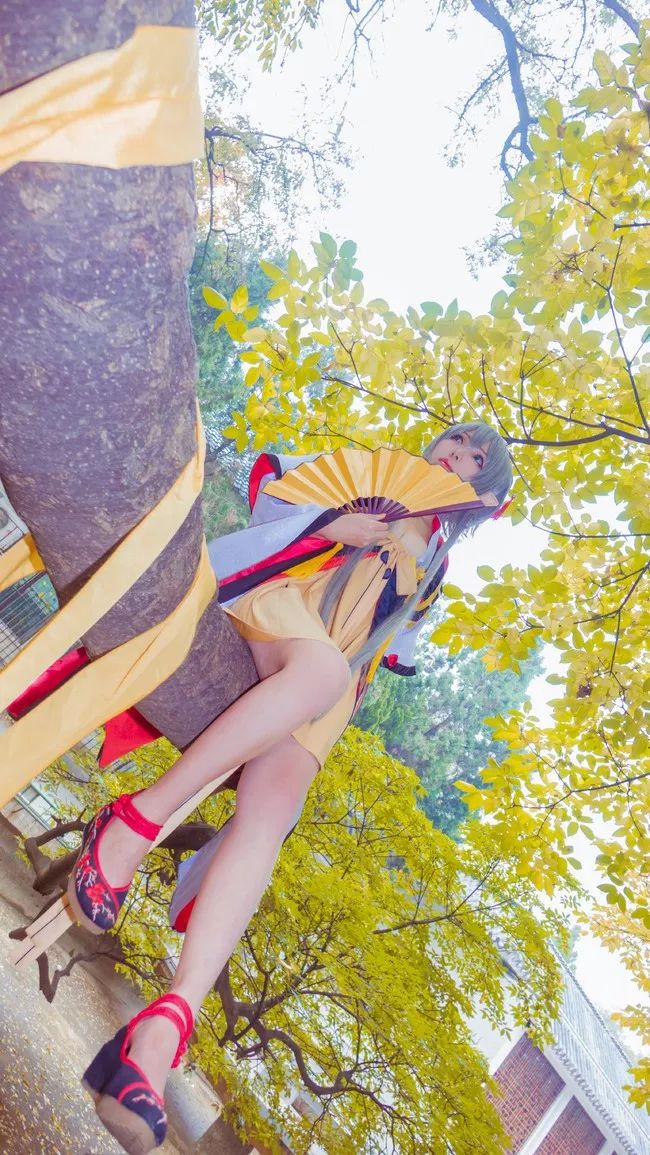 灯青蓝膏歇落照飞蛾舞是什么意思,灯青兰膏歇落照飞蛾舞