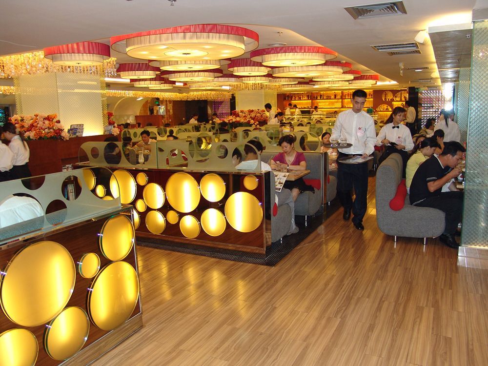 这是一家有故事的百货商场，有情有义记录20周年青春记忆