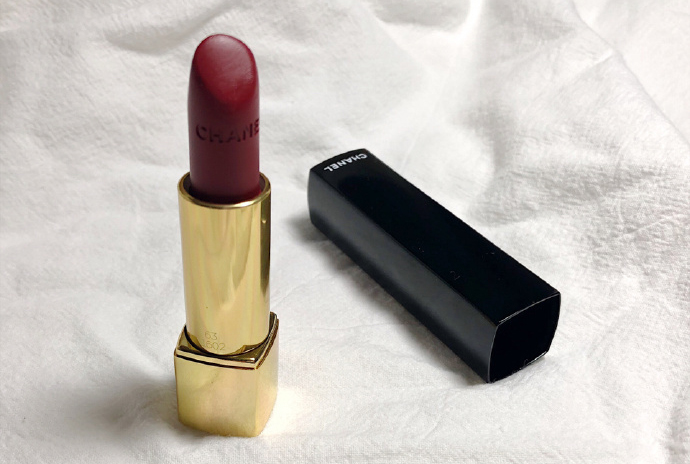 不知道给女朋友买什么色号的口红,直男必备口红100款