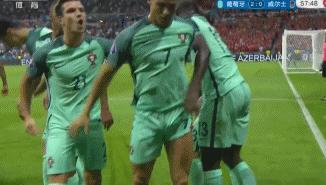 足球巨星罗纳尔多的招牌动作,足球巨星过人名场面