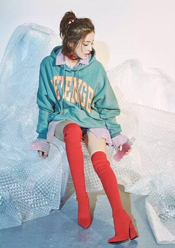 羽绒服裙子这样穿时髦大气又简单,穿什么连衣裙套长款羽绒服好看