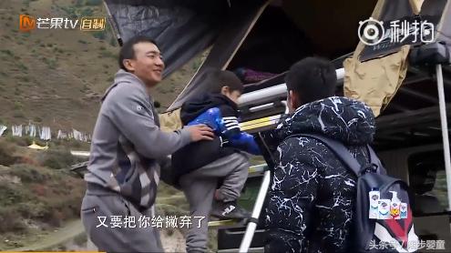 爸爸5jasper小泡芙,刘畊宏女儿泡芙和嗯哼陈小春