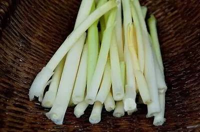 开春挖野菜教你轻松识别18种野菜,您知道春季最养肝护肝的野菜吗