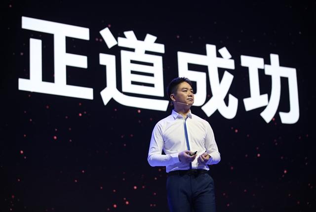 刘强东奶茶妹妹同框视频,刘强东奶茶妹妹同框照片