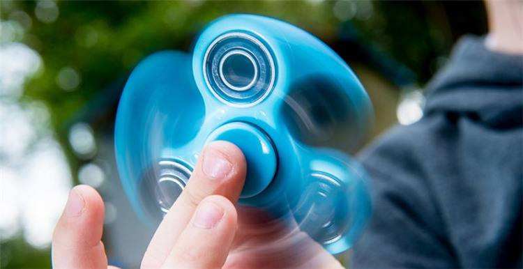 用乐高积木拼指尖陀螺,小米指尖积木新花样