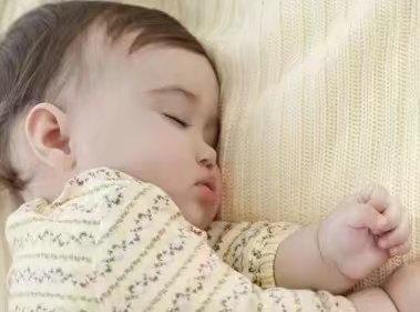 新生儿必须要枕枕头吗,新生儿要不要睡婴儿枕