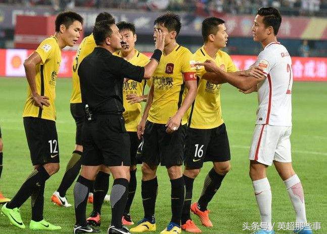2017年中国足球赛场20大罚单，原因五花八门女足也*力暴**！