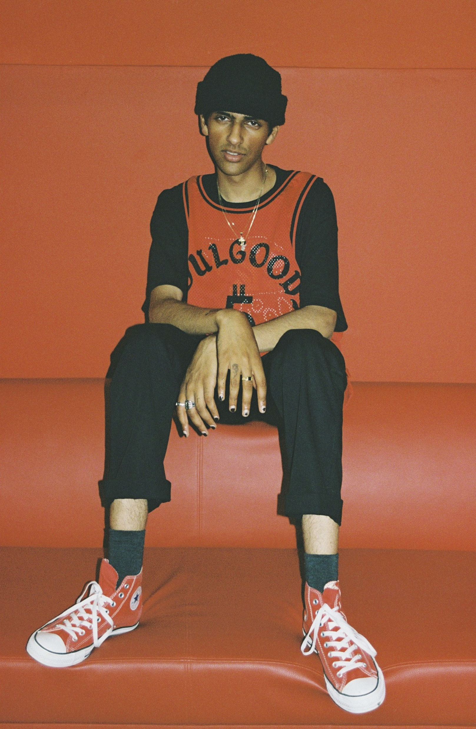 球鞋与袜子为什么那么滑,袜子总是滑到鞋底