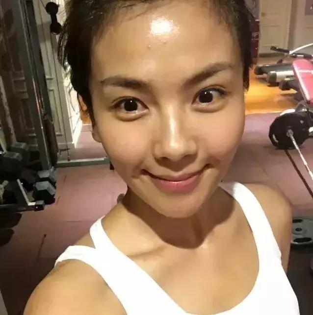 孙怡素颜被吐槽没有董子健白 (李沁的素颜和孙怡的素颜)