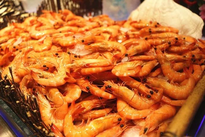 好吃的美食推荐三文鱼,红魔虾甜虾三文鱼刺身自助济南