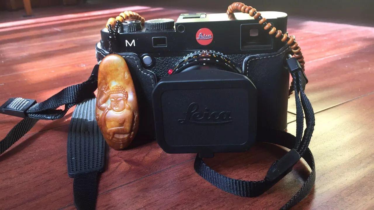 新婚,老婆没有要钻戒,买了一台徕卡