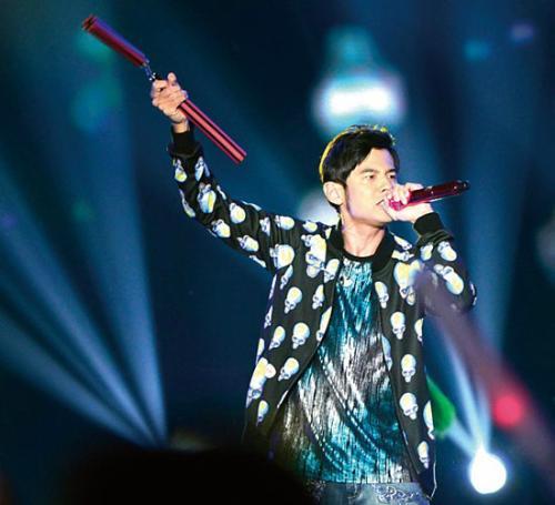 专心唱歌却还被吐槽唱功的孙燕姿，是如何成为乐坛天后的？