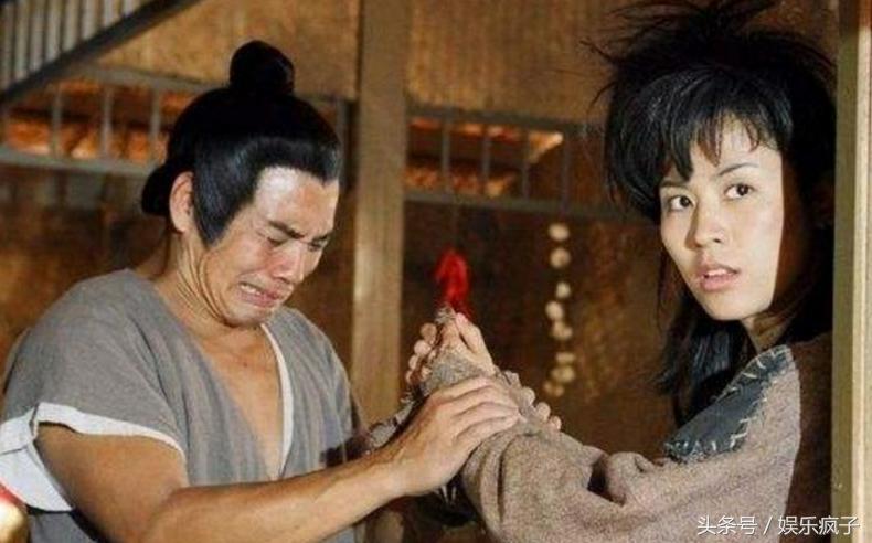 13岁习武,跑了三十多年龙套,如今在美国被金发女郎献吻演主角