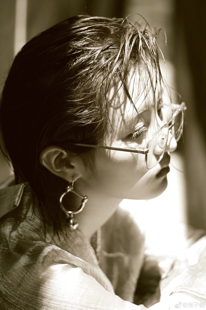 28岁荣获金马奖10项最佳女主角奖,8岁女孩获得百花奖