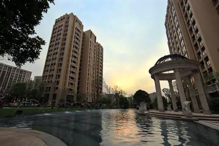 今年看了100多块地，平均2个月拿一宗地，这家本土房企今年很忙