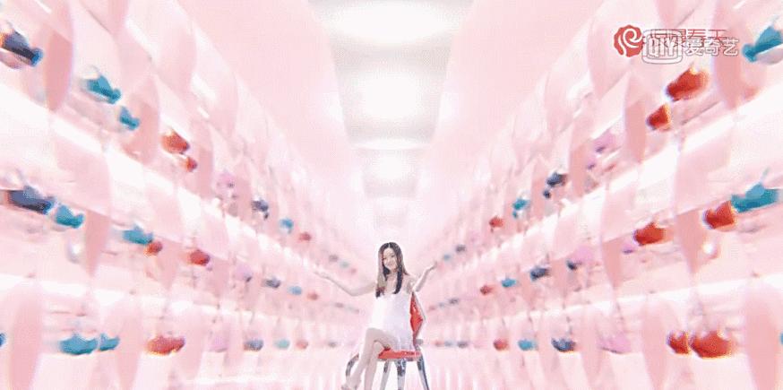 赵丽颖浪琴优雅大使的裙子多少钱,浪琴2018年官宣赵丽颖为优雅大使