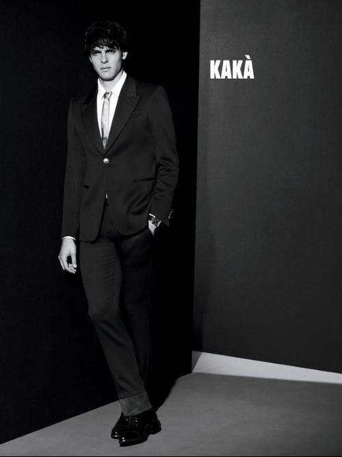 足球巨星西装照,足球球星西装帅照