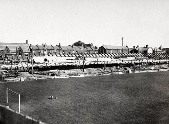 足坛历史上第一支三冠王的球队,英国队时隔13年再次夺冠