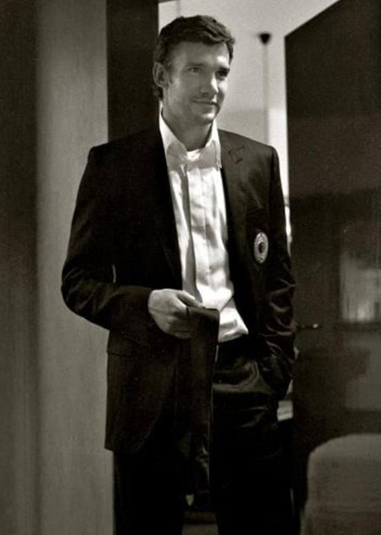 足球巨星西装照,足球球星西装帅照