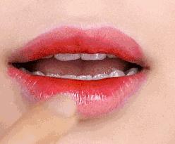 圣诞限定款口红试色,好物推荐口红便携