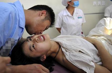 孕妇死活不同意顺产，得知原因后，在场的医生都不好意思了