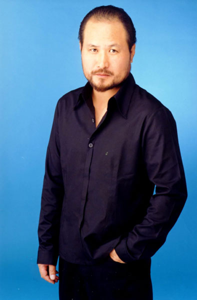 红极一时的情歌王子，为照顾患癌妻退出歌坛，和张韶涵妈妈传绯闻