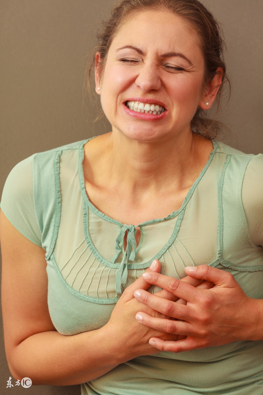 吸毒表现流虚汗口渴,吸毒心悸