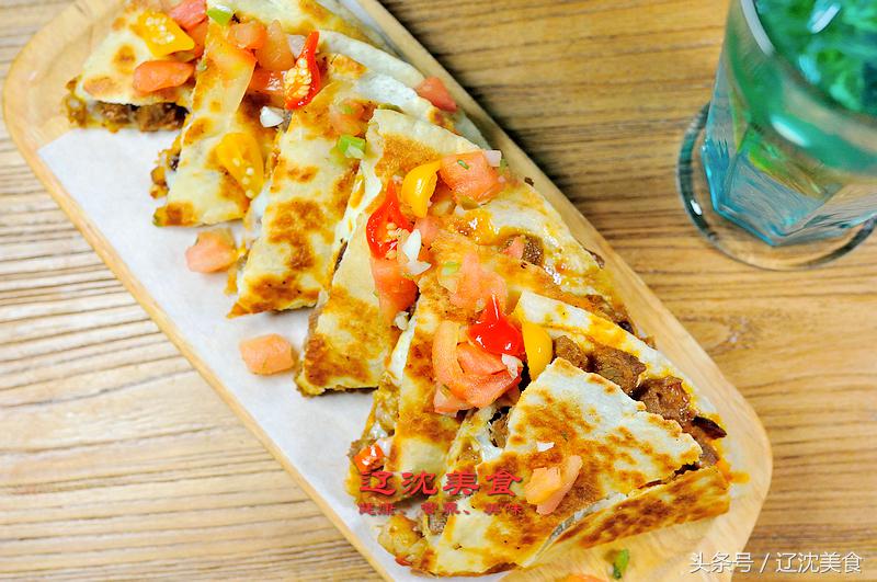 这家西餐厅融合欧美风味与中西风味，披萨永远比别人家多一块