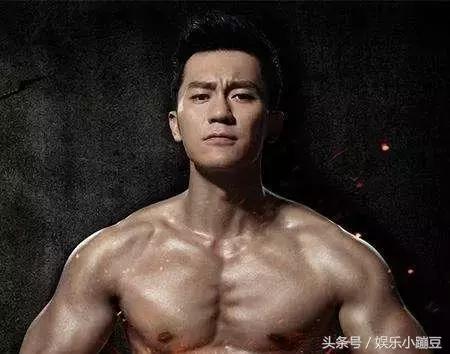 娱乐圈肌肉男神：鹿晗腹肌明显吴磊千玺竟然也有，吴尊的好害羞！