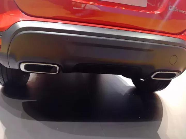 车尾挂着4个8,方向盘跟赛车一样,15万起搞得大众很羞涩!