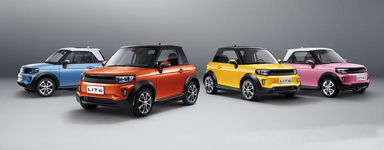 这车5块液晶屏,自动泊车,续航200公里,8万送妹子对你死心塌地