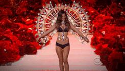 维密施华洛世奇秀服,施华洛世奇时装秀视频