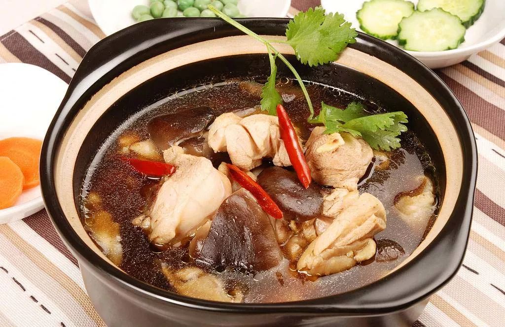 冬季寒冷期间吃什么好一点,天气冷了记得吃点暖胃的食物