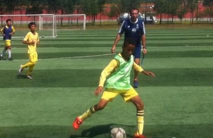 为中国足球崛起而奋斗,为了振兴中国足球而努力