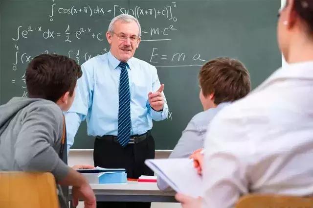 给英语教授发邮件怎么问候,英文邮件和教授沟通怎么写