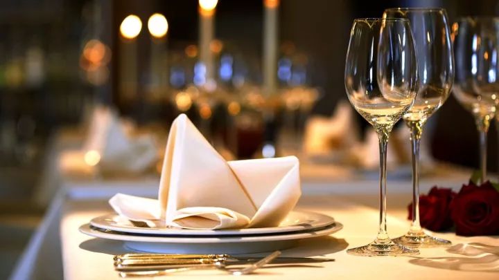 餐厅用菜谱点菜好还是看菜点好,餐厅如何做到点菜方便出菜快