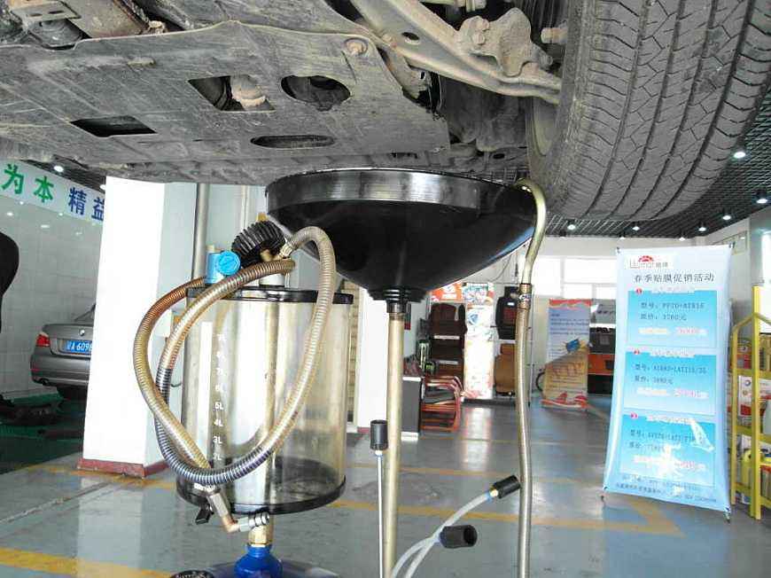 福克斯更换机油后发动机声音变大,换机油后踩油门发动机声音变大