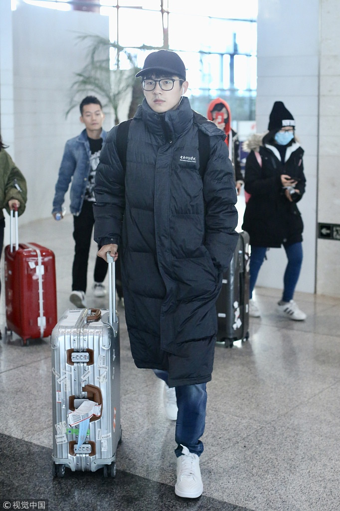 刘昊然易烊千玺中戏羽绒服,刘昊然易烊千玺中戏