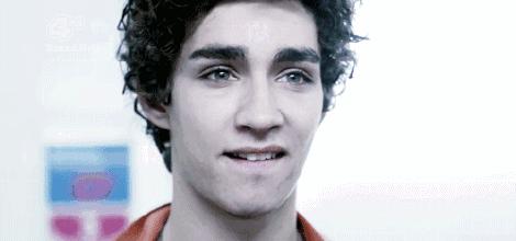 冬天下眼皮皱巴巴,冬天眼皮干燥怎么办小窍门