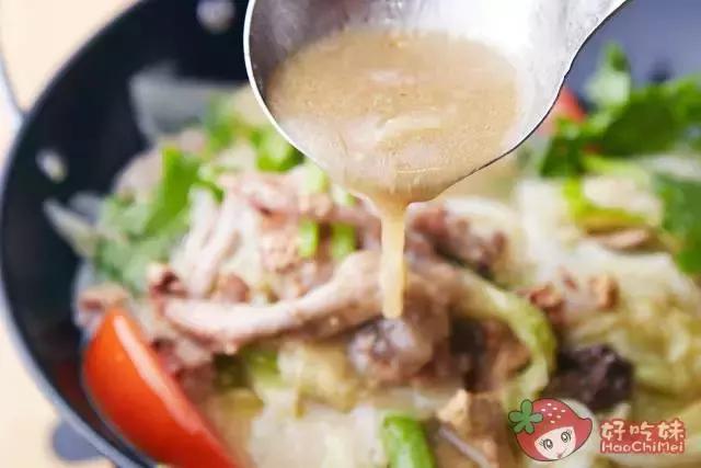 劲爆!这家“鸡村”3年来每天接客到脚软!