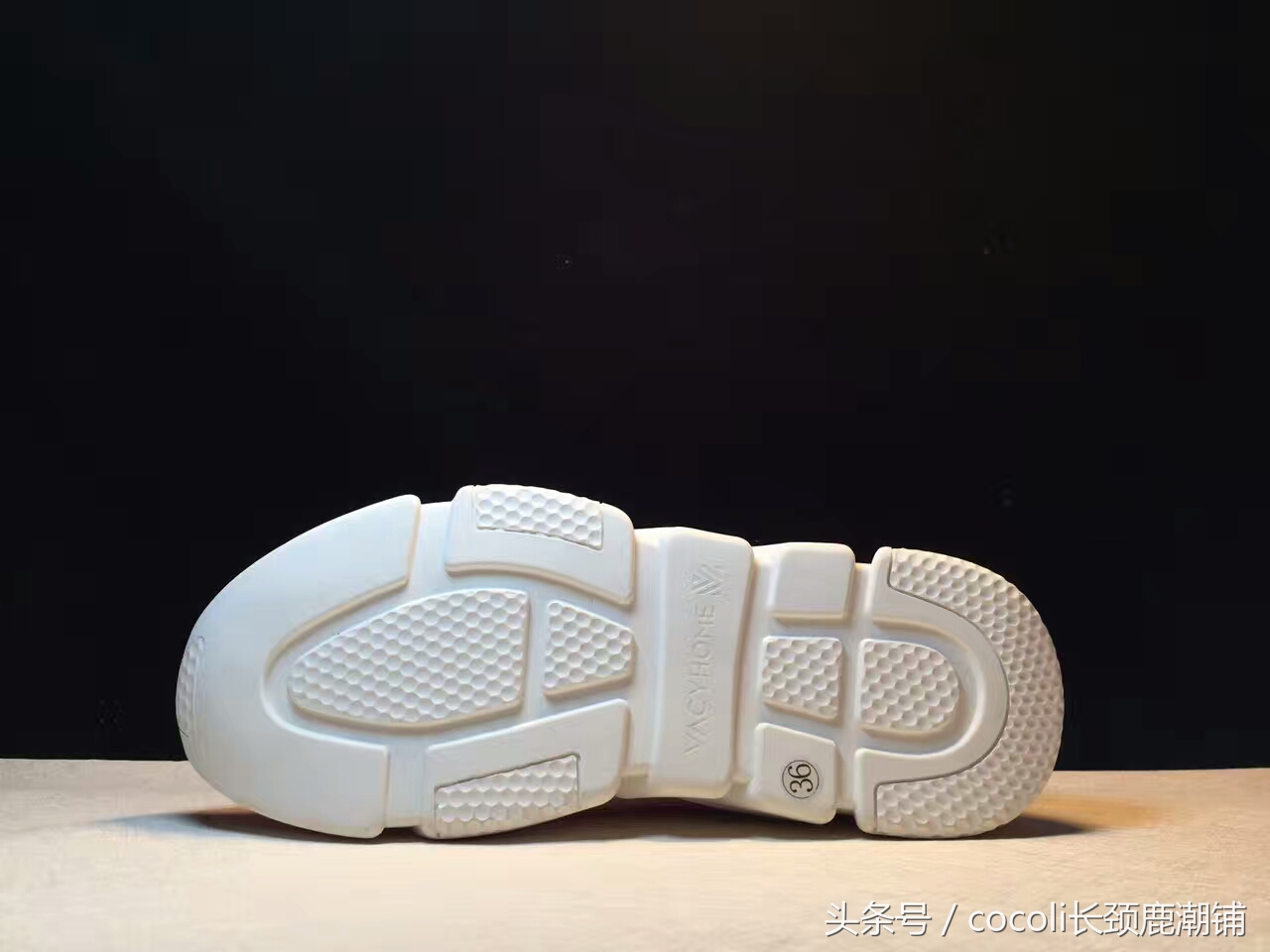 盘点那些年穿过的鞋子,袜子鞋什么时候开始流行