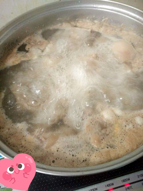 粤式花生莲藕猪脚汤,花生猪脚鸡爪汤