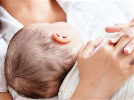 宝宝多大不用拍嗝不会胀气,如何正确给宝宝拍嗝防吐奶