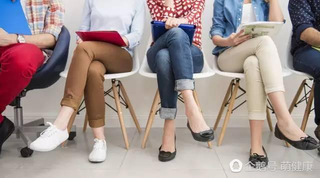 长期跷二郎腿对腿型的影响,长期跷二郎腿对肩膀有什么影响